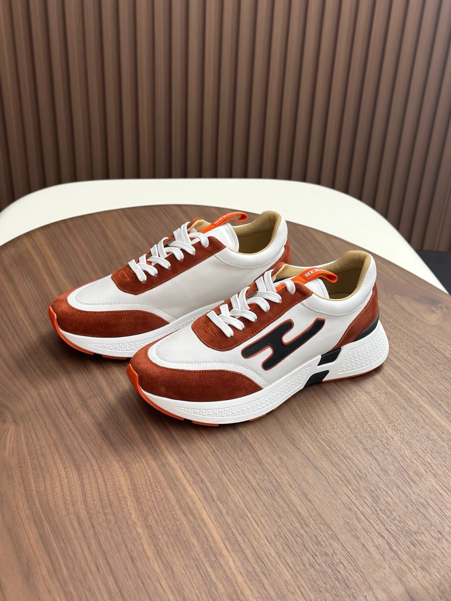 [HERMES] Hermès men's shoes 💰840💰 - High-end quality original order - Upper: 🔝 tumbled calfskin, brand canvas cloth, shoe body sewn with ´H´ pattern - Lining: water-dyed cowhide - Outsole: ultra-light T men's shoes 💰U foam rubber; two-color molded outsole - Ultra-high quality control, fine workmanship: highlighted (high-end, luxury, grade) -Size :39-44 (38, 45, can be customized)